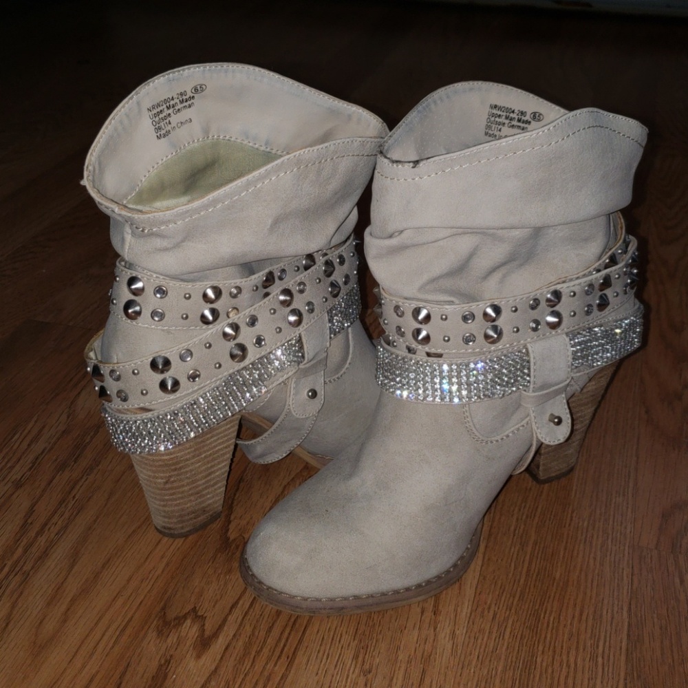 Slouchy ankle boots